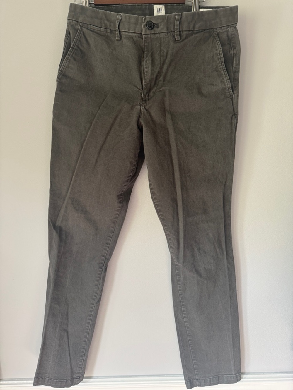 GAP Men's Charcoal Essential Khaki Pant - Slim Fit - 33 x 32